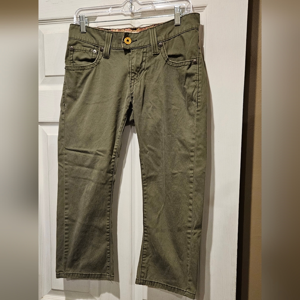 LEVI'S 542 LOW FLARE CAPRI LENGTH PANTS